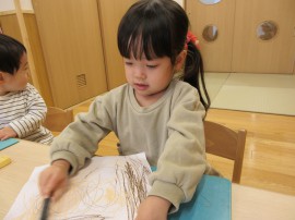 2歳児さんはお母さんのお顔に挑戦！