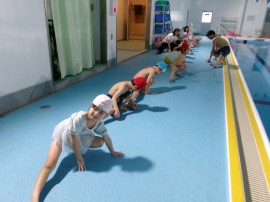 プールに行ってきました！